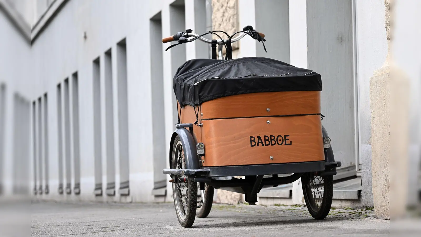 Babboe bereitet einen Rückruf verschiedener Lastenrad-Modelle vor – es gibt Sicherheitsprobleme mit Rahmenbrüchen. (Foto: Martin Schutt/dpa)