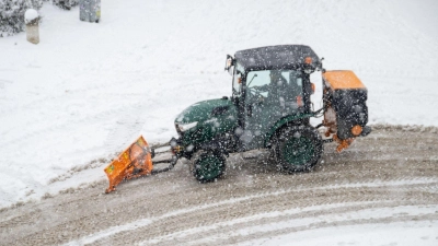 In Würzburg war der Winterdienst am Donnerstag sehr gefordert. (Foto: Pia Bayer/dpa)