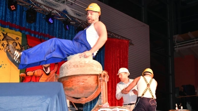 Nicht unbedingt fleißige Bauarbeiter waren in der Markt Erlbacher Prunksitzung direkt nach der Pause Thema. (Foto: Gudrun Schwarz)