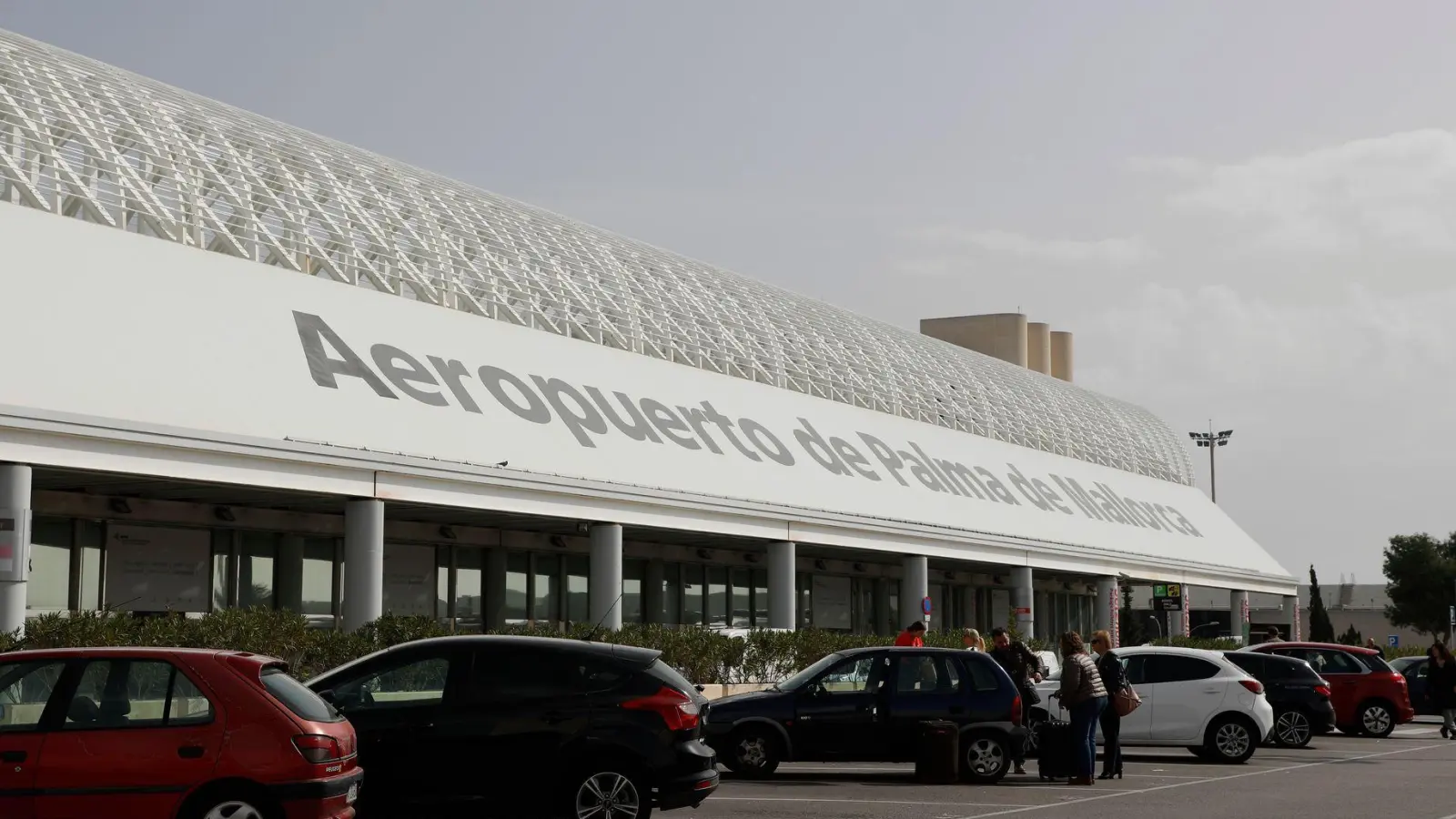 Bei der Evakuierung eines Flugzeugs in Palma de Mallorca wurden mehrere Menschen verletzt. (Archivfoto) (Foto: Clara Margais/dpa)