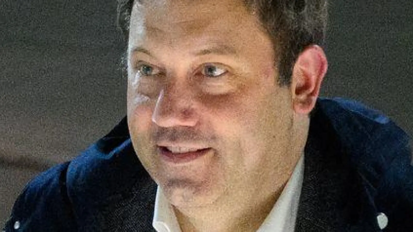 Klingbeil (SPD) reist als erster Minister der schwarz-roten Bundesregierung nach China - Außenminister Johann Wadephul (CDU) hatte seine Reise zuvor verschoben.  (Foto: Bernd von Jutrczenka/dpa)