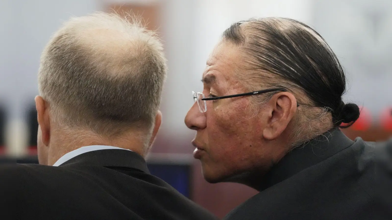 Das Gericht hat eine lange Haftstrafe gegen Nathan Chasing Horse verhängt. (Archivfoto)  (Foto: Ty ONeil/AP/dpa)