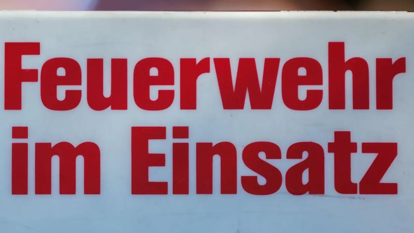 Als die Feuerwehrleute eintrafen, stand das zweite Boot bereits in Flammen. (Symbolbild) (Foto: Daniel Karmann/dpa)