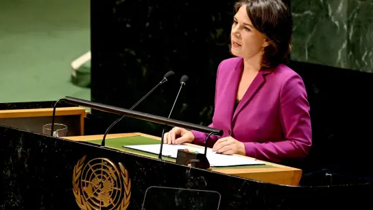 Außenministerin Annalena Baerbock (Bündnis 90/Die Grünen) spricht vor den Vereinten Nationen in New York. (Foto: Britta Pedersen/dpa)