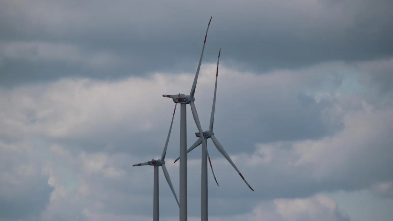 An der Grenze von Merkendorf, Ansbach, Lichtenau und Weidenbach soll ein gemeinsamer Bürgerwindpark entstehen. Seit der Vorstellung vor mehr als eineinhalb Jahren ist es aber still um das Projekt geworden.  (Foto: Robert Maurer)