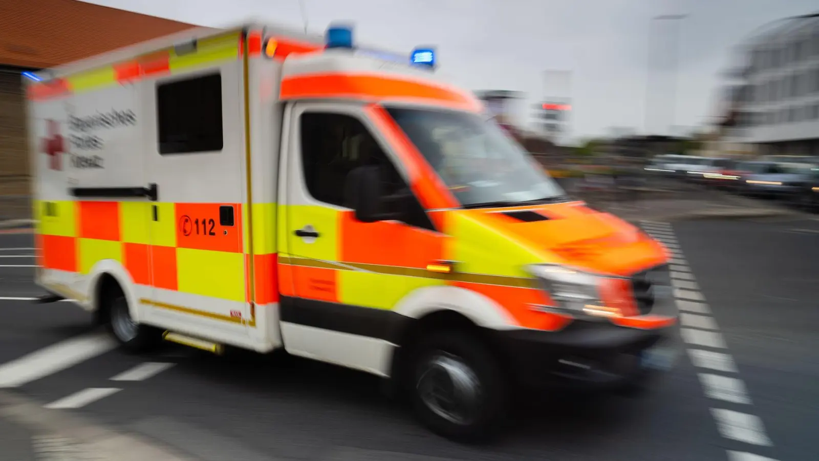 Der Rettungsdienst behandelte fünf Besucher der Kirchweih. (Symbolbild) (Foto: Nicolas Armer/dpa)
