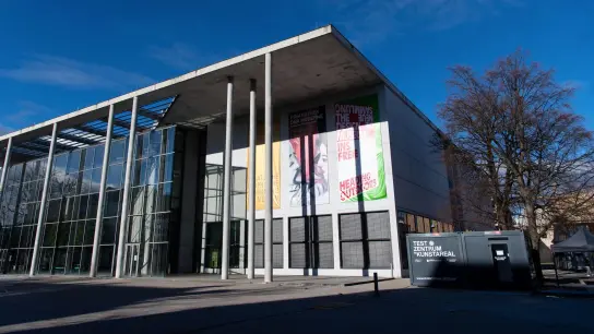 Die Außenansicht der Pinakothek der Moderne. (Foto: Sven Hoppe/dpa/Archiv)