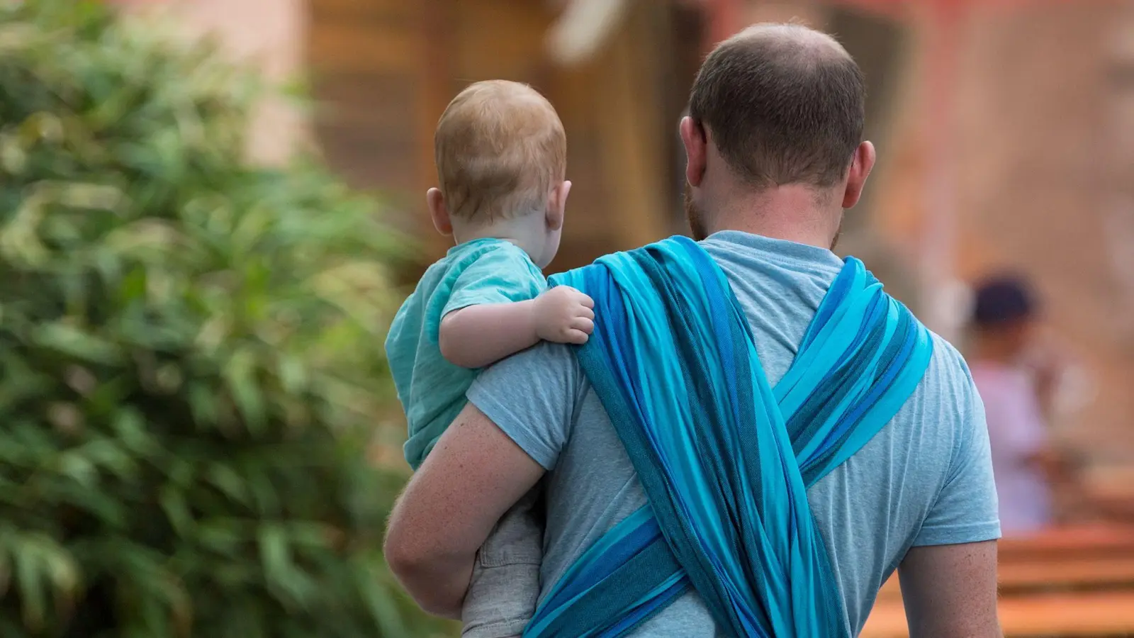 Hat sich die Rolle des Mannes in der Gesellschaft verändert? Oder wandelt sie sich bereits wieder zurück? (Symbolbild) (Foto: Monika Skolimowska/dpa-Zentralbild/dpa)