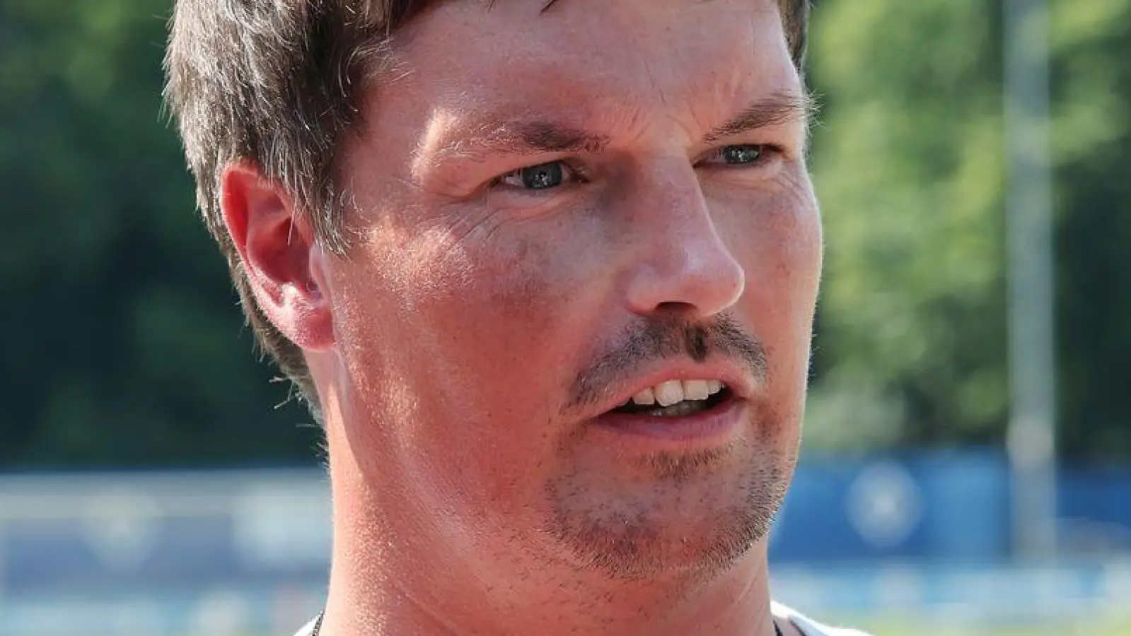 Muss noch einige Antworten vor dem Saisonstart finden: HSV-Cheftrainer Merlin Polzin. (Foto: Christian Charisius/dpa)