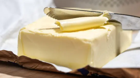 Butter gilt als Eckpreisartikel, an dem sich die Kunden bei der Preiswahrnehmung eines Händlers orientieren. (Foto: Hendrik Schmidt/dpa)