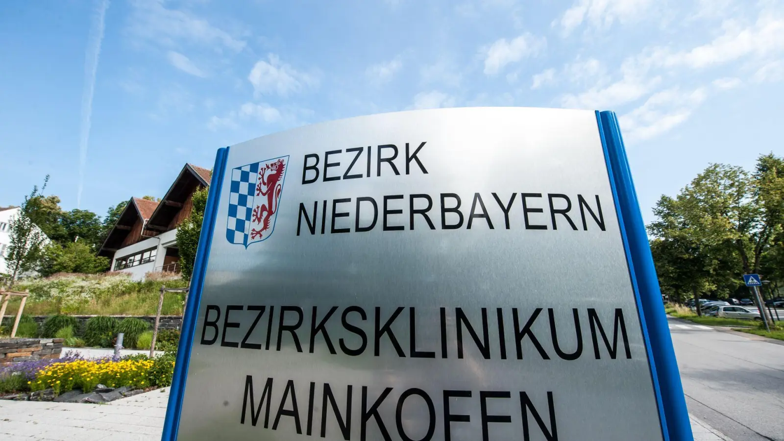 Erst war der Straftäter im Bezirksklinikum Mainkofen untergebracht, jetzt wurde er abgeschoben. (Archivbild) (Foto: Armin Weigel/dpa)