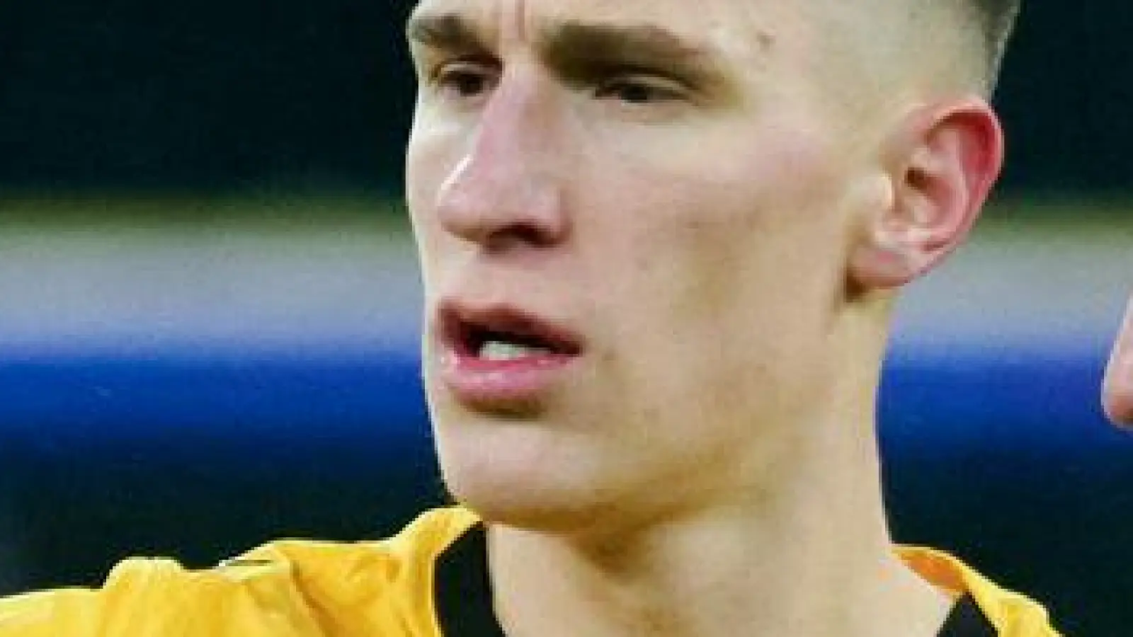 Nach vier verpassten Pflichtspielen wohl zurück in der Startelf: Dortmunds Innenverteidiger Nico Schlotterbeck (l).(Archivbild) (Foto: Bernd Thissen/dpa)