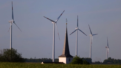Seit Anfang Januar gab es laut dem Bundesverband Windenergie keine einzige neu genehmigte Anlage in Baden-Württemberg, Bayern, Rheinland-Pfalz, Sachsen und dem Saarland. (Foto: Karl-Josef Hildenbrand/dpa)