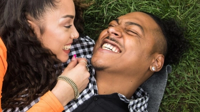 Menschen, die bewusst nach positiven Erfahrungen suchen, erleben oft mehr Lebenszufriedenheit. (Foto: Christin Klose/dpa-tmn)