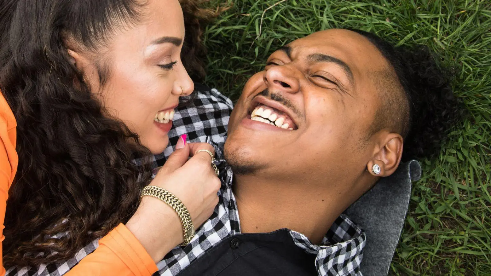 Menschen, die bewusst nach positiven Erfahrungen suchen, erleben oft mehr Lebenszufriedenheit. (Foto: Christin Klose/dpa-tmn)