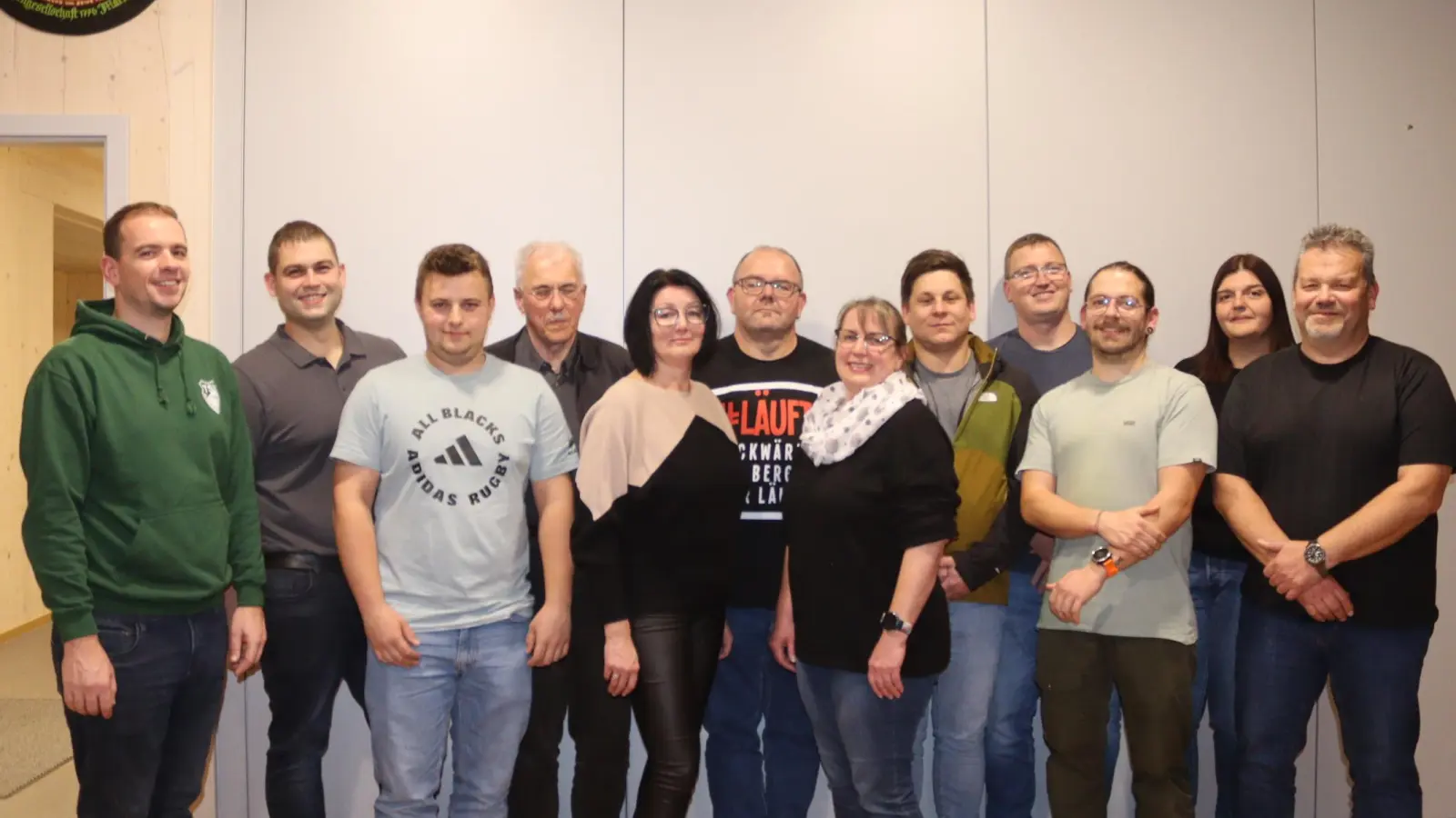 Die nominierten Gemeinderätinnen und Gemeinderäte der Freien Wähler Markt Nordheim: Philipp Geißendörfer, Sven Reuter, Andreas Hegwein, Karlheinz Liebberger, Andrea Hauschka, Volker Käfer, Karin Schirmer, Lukas Herbst, Christian Seufferlein, Manfred Müller, Carolin Urban und Manfred Wellhöfer (von links). (Foto: Rainer Fritsch)