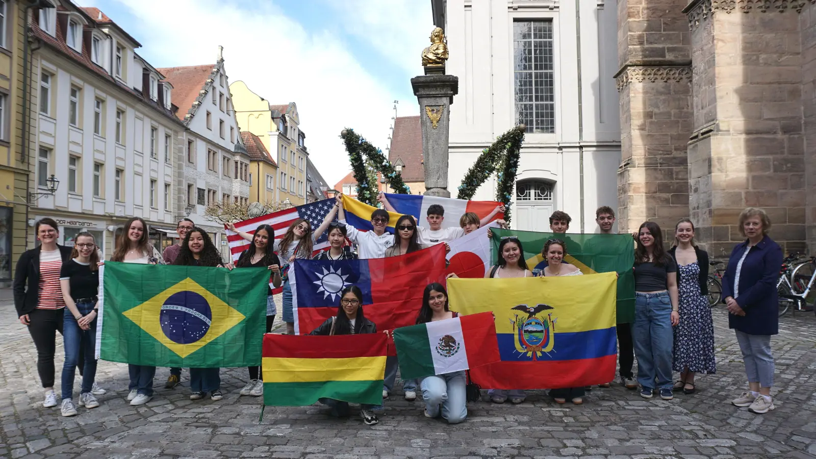 Jugendliche aus zehn Nationen haben mit den Rotariern auch Ansbach erkundet. (Foto: Andrea Walke)