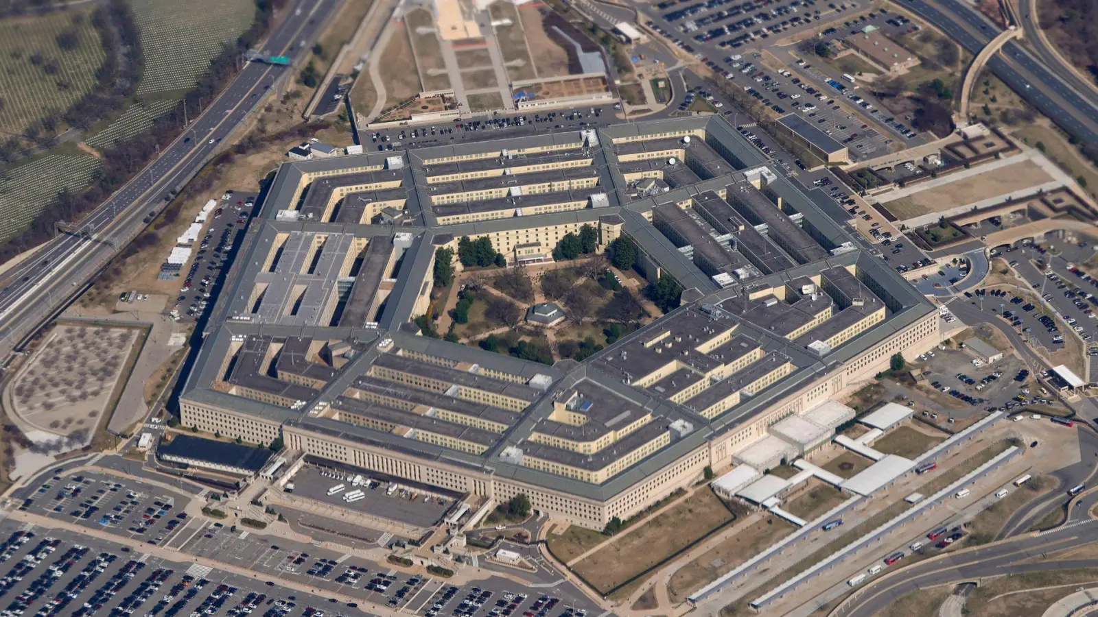US-Präsident Trump hat das Verteidigungsministerium in „Kriegsministerium“ umbenannt. (Archivfoto) (Foto: Patrick Semansky/AP/dpa)