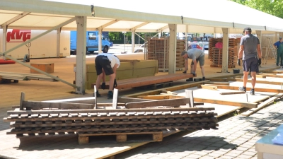 Der Abbau der Neustädter Kerwa verlief gestern zügig und reibungslos. Unter anderem das große Festzelt wurde schon am Vormittag zerlegt. Schließlich stehen die nächsten Feste schon vor der Tür. (Foto: Christa Frühwald)