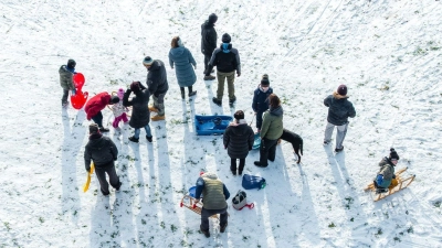 Der Schnee sorgte für Rodelvergnügen.  (Foto: Frank Hammerschmidt/dpa)