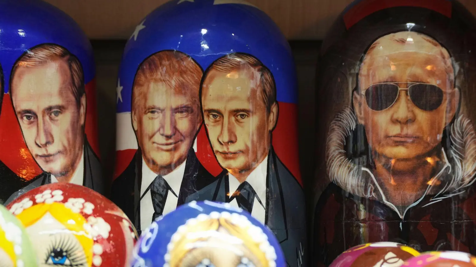 US-Präsident Donald Trump ist dem russischen Staatschef Wladimir Putin freundlicher zugeneigt, als es vielen Menschen im Westen lieb ist. (Archivfoto) (Foto: Dmitri Lovetsky/AP/dpa)