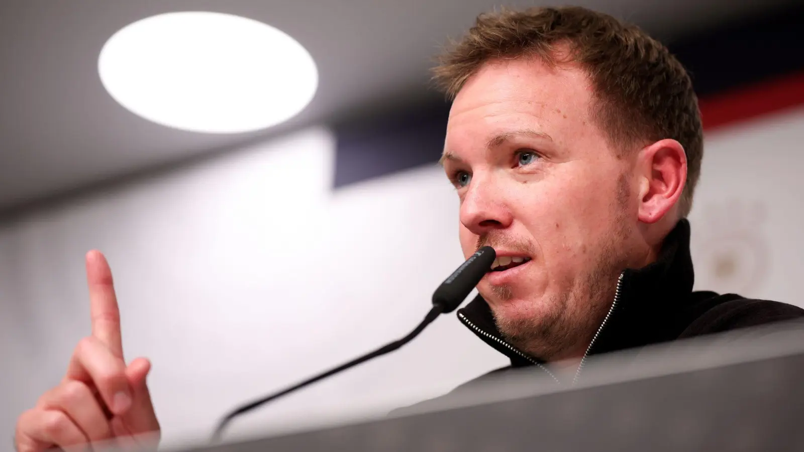 Julian Nagelsmann spricht nach dem 6:0 gegen die Slowakei.  (Foto: Christian Charisius/dpa)