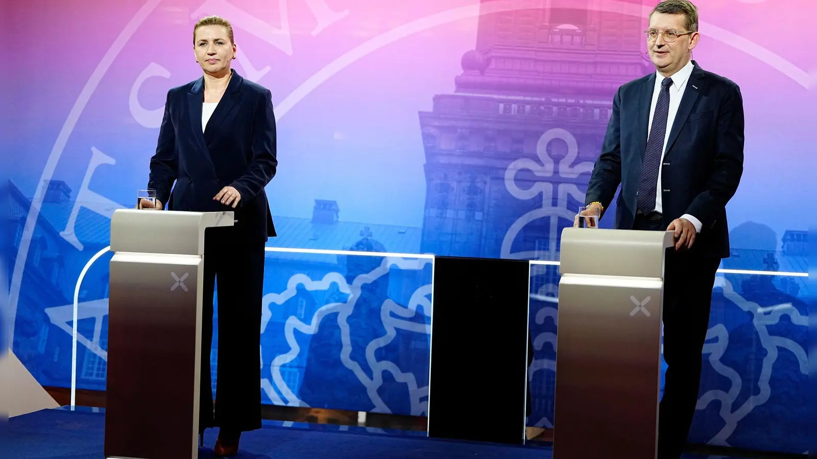 Die sozialdemokratische Regierungschefin Mette Frederiksen (l) wird vom der rechtsliberalen Verteidigungsminister Troels Lund Poulsen (r) herausgefordert. (Archivbild) (Foto: Mads Claus Rasmussen/Ritzau Scanpix/AP/dpa)