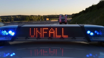 Zum Start in die Weihnachtsferien ereigneten sich in Bayern mehrere Unfälle. (Symbolbild) (Foto: Stefan Puchner/dpa)