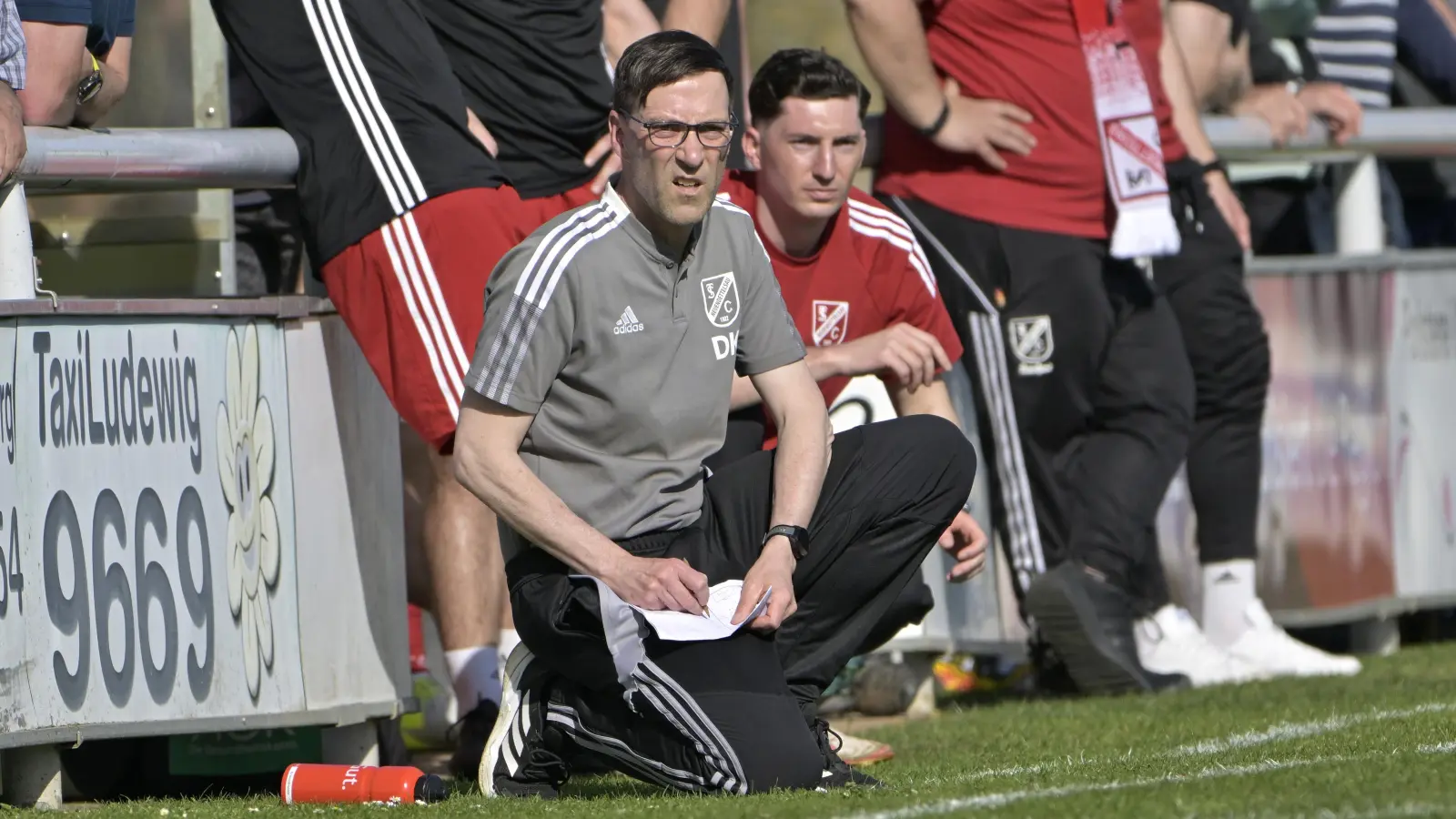 Neuendettelsaus Trainer Dieter Kreiselmeier wird auch in der Landesliga genau hinschauen, was seine Schützlinge zu leisten imstande sind. (Foto: Martin Rügner)
