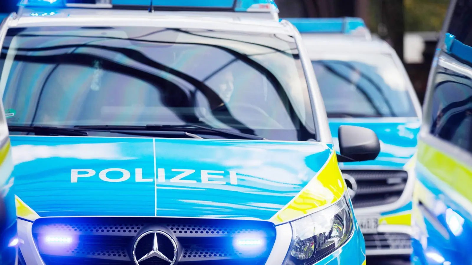 Die Beamten forderten den 59-Jährigen unter Androhung des Schusswaffengebrauchs auf, das Messer abzulegen. (Symbolbild) (Foto: Rolf Vennenbernd/dpa)