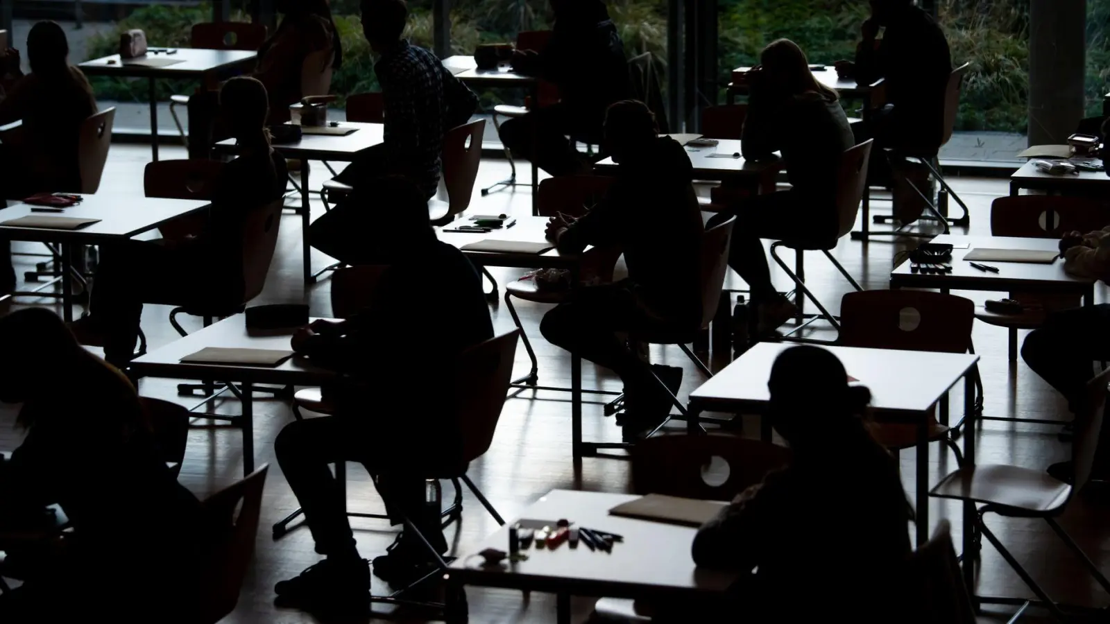 Die Abiturprüfungen im Freistaat haben begonnen. (Archivbild)  (Foto: Sven Hoppe/dpa)