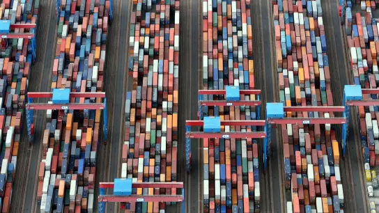 Ein Containerterminal im Hamburger Hafen. (Foto: picture alliance/dpa/Archivbild)