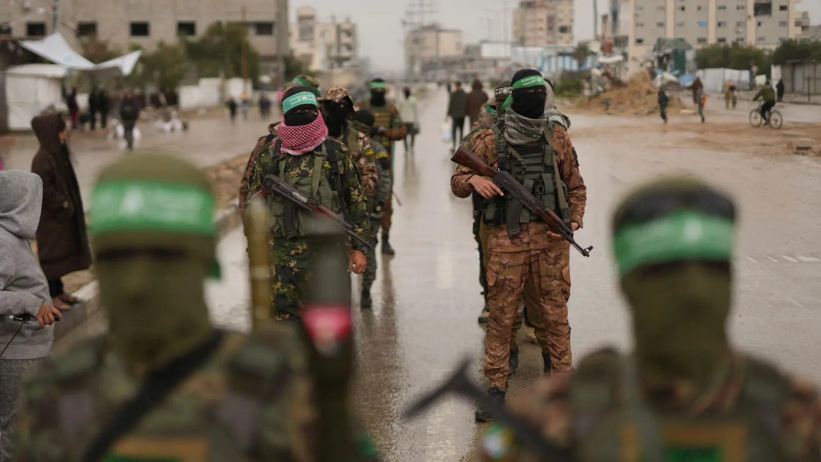 Die Hamas drohte Israels Armee angesichts der kürzlich begonnen Bodenoffensive in der Stadt Gaza mit Tausenden Hinterhalten. (Archivbild) (Foto: Abdel Kareem Hana/AP/dpa)