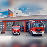 Uralt, alt und neu – zum Blaulicht-Tag in Scheinfeld wird es am kommenden Samstag auch eine kleine Zeitreise in die Geschichte des Rettungswesens geben. (Foto: Feuerwehrverein Scheinfeld/Andreas Schick)