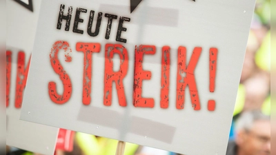 Je nach betrieblicher Regelung kann ein Streiktag zu Kürzungen führen.  (Foto: Christophe Gateau/dpa/dpa-tmn)