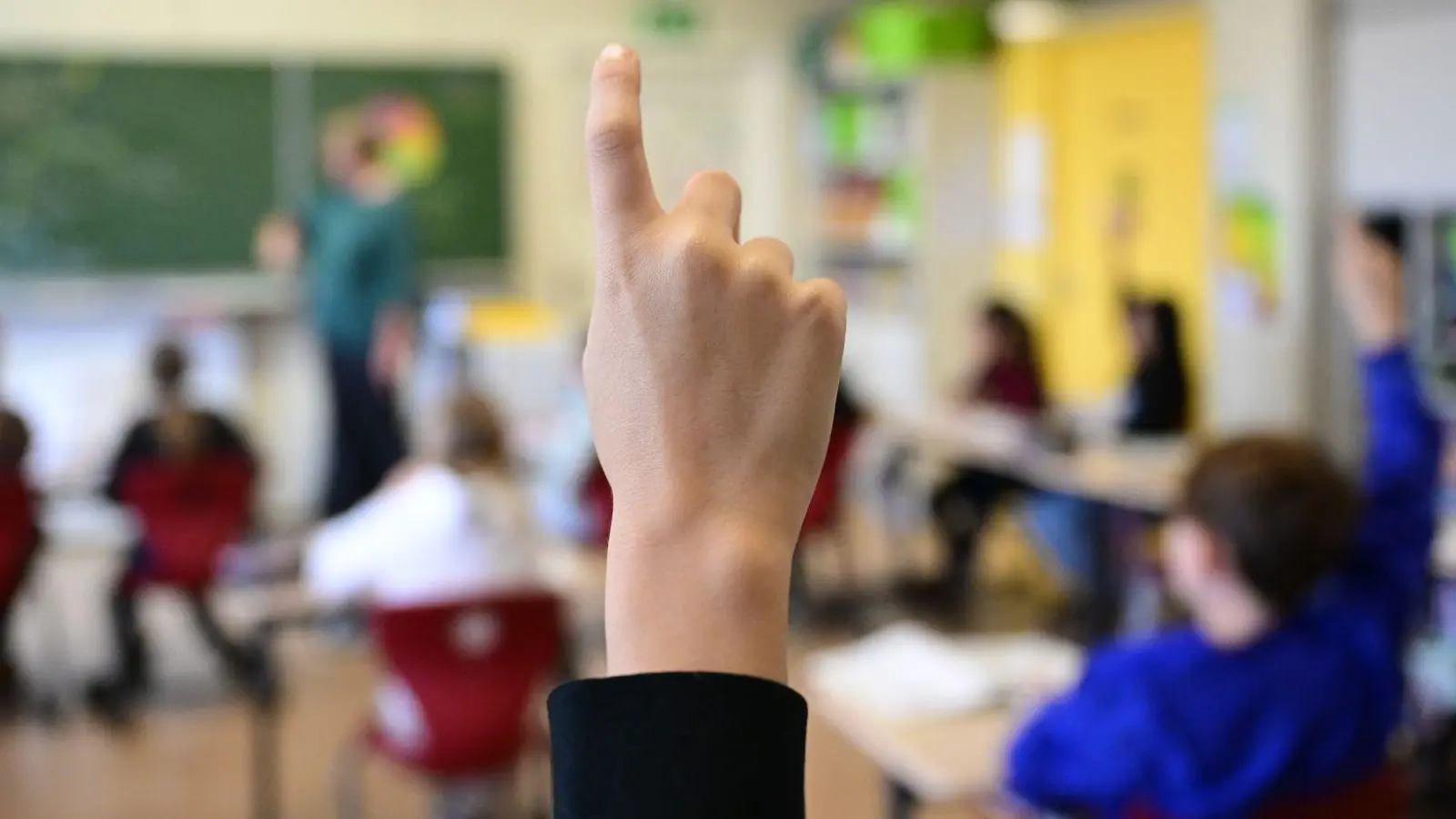 Fragen stellen im Sexualkundeunterricht kann für Kinder eine Überwindung sein. (Symbolbild) (Foto: Bernd Weißbrod/dpa)