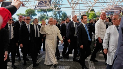 Papst Leo XIV. unterzieht sich einer Operation zur Entfernung eines Lungenknotens. (Foto: Alessandra Tarantino/AP/dpa)
