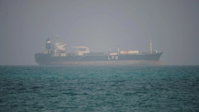 Erneut wurde ein Schiff im Roten Meer attackiert. (Archivbild) (Foto: Abdulnasser Alseddik/AP/dpa)