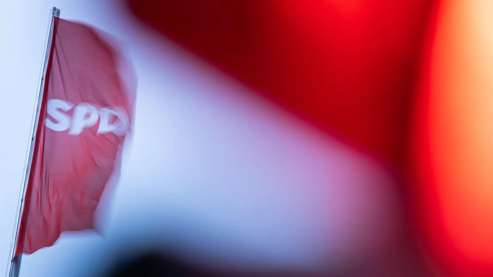 In Rosenheim holt SPD-Herausforderer Abuzar den Oberbürgermeisterposten. (Symbolbild) (Foto: Hannes P. Albert/dpa)