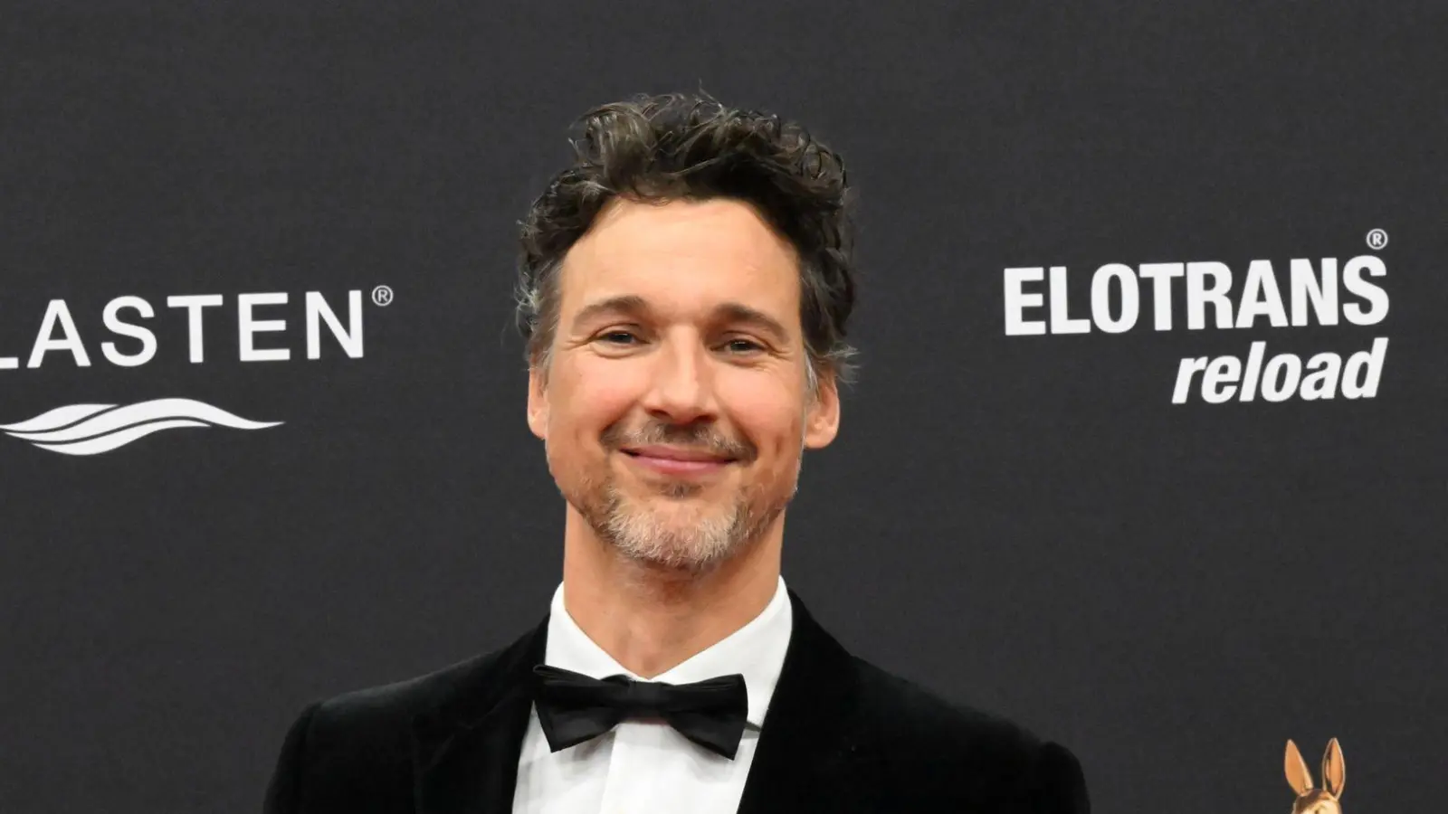 Florian David Fitz spielt im Kinofilm „No Hit Wonder“ einen Sänger, der in einer Psychiatrie landet. (Archivbild) (Foto: Felix Hörhager/dpa)