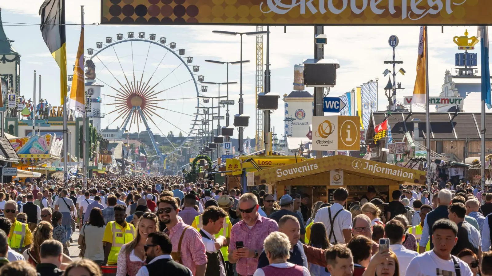 Die Stadt München sucht erstmals ein Lied für die Wiesn. (Archivbild). (Foto: Peter Kneffel/dpa)