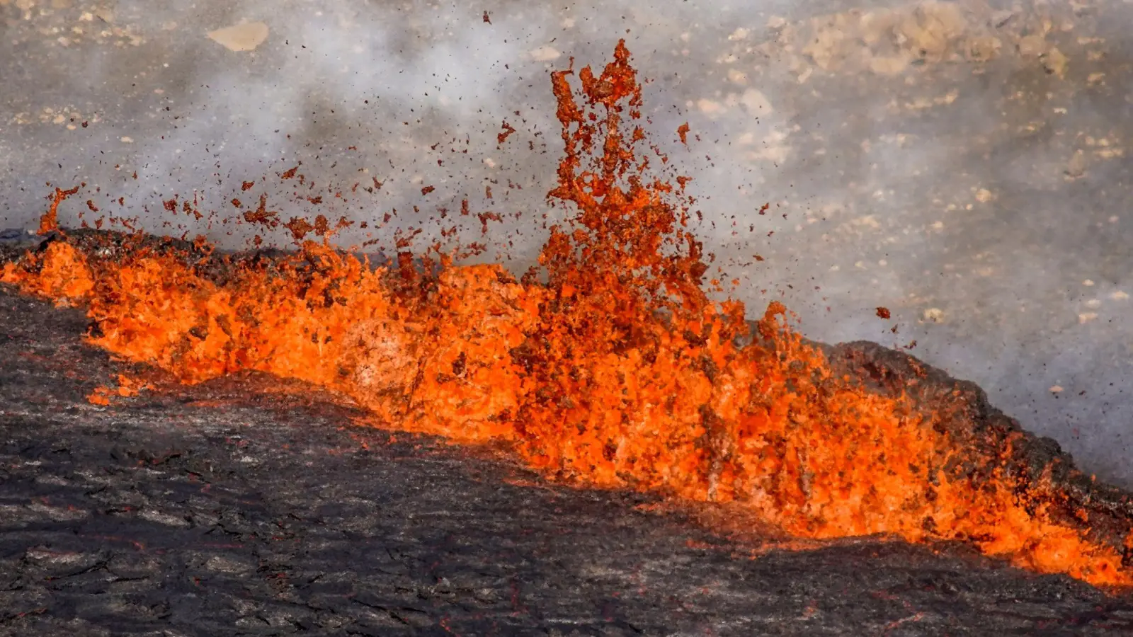 Das Land der Naturgewalten: In Island gab es einen Vulkanausbruch. (Foto: Marco Di Marco/AP/dpa)