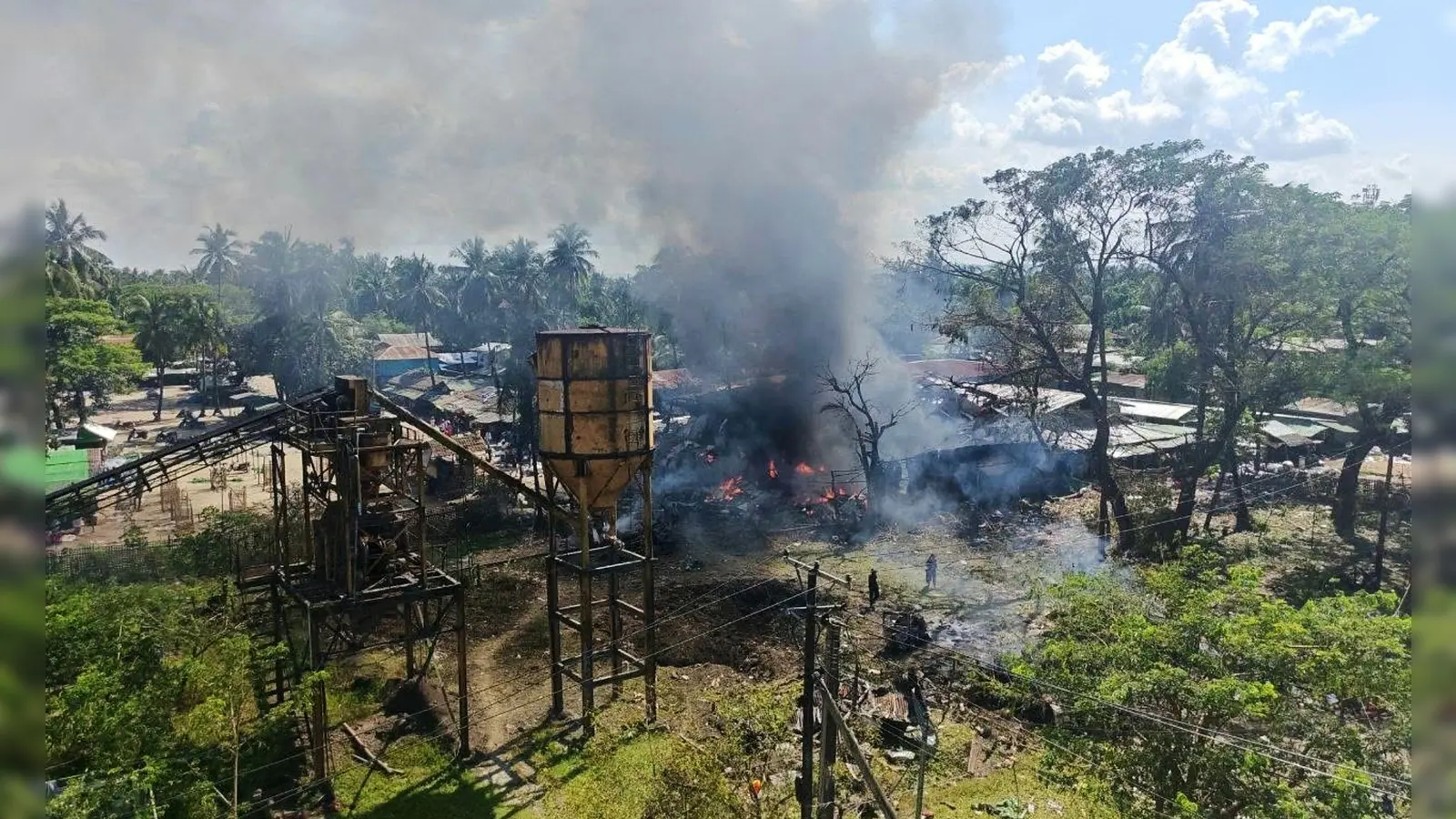 Dutzende Menschen sind bei dem Luftangriff getötet worden. (Foto: Uncredited/Wai Hun Aung/AP/dpa)