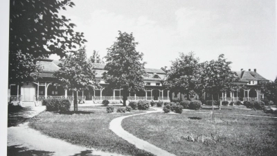 In diesem Gebäude der Heil- und Pflegeanstalt in Ansbach waren Kinder untergebracht. (F.: Stadtarchiv Ansbach)