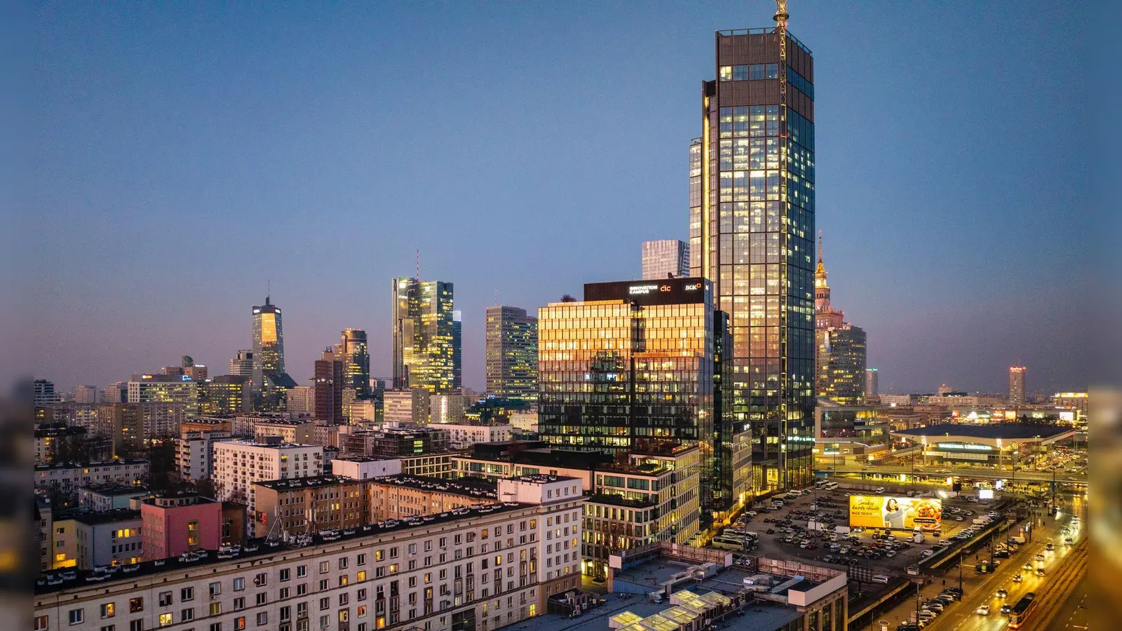 Der Varso Tower in Polen zählt mit 310 Metern zu den höchsten Bauwerken in Europa.  (Foto: Cezary Warś/polen.travel/dpa-tmn)