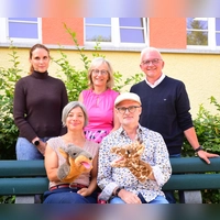 Freuen sich über ein erfolgreich auslaufendes Projekt: Lehrerin Kristina Sporrer, Evi Schöllmann, Rektorin Karin Promm, Sven Schöllmann und Alexander Steinhart von der Techniker Krankenkasse (von links). (Foto: Irmeli Pohl)