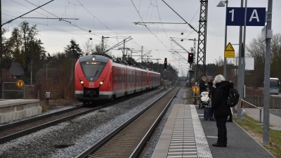 S-Bahn in Sachsen bei Ansbach: Wegen eines Notarzteinsatzes in der Verkehr zwischen Nürnberg und Ansbach zusätzlich zum Lokführer-Streik derzeit eingeschränkt. (Archivbild: Silvia Schäfer)