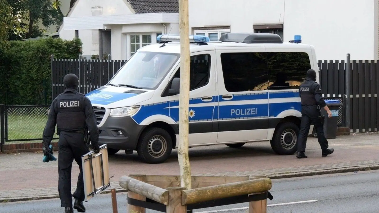 Bei einer Razzia in fünf Bundesländern - hier in Bremen - hat die Bundespolizei mehrere mutmaßlich eingeschleuste Syrer entdeckt. (Foto: Hüneke/dpa)