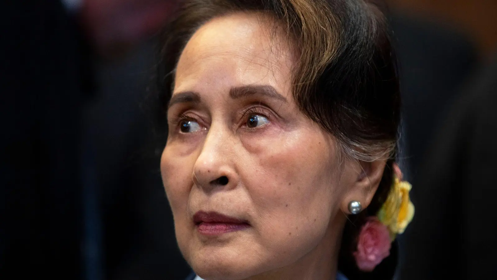 Aung San Suu Kyi, aufgenommen im Dezember 2019. Zum Zeichen ihrer Unterstützung haben in Myanmar zahlreiche Menschen für die entmachtete Regierungschefin demonstriert. (Foto: Peter Dejong/AP/dpa)