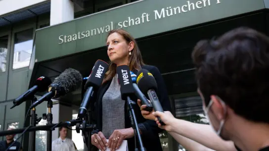 Anne Leiding, Pressesprecherin der Staatsanwaltschaft München I, gibt ein Pressestatement vor der Staatsanwaltschaft ab. (Foto: Sven Hoppe/dpa)